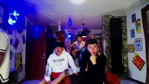 Snapshot of extrangers chatting on 01/19/25, 12:06 extrangers online show from 01/19/25, 12:06