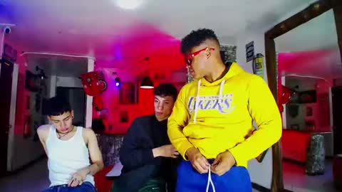 Snapshot of extrangers chatting on 01/20/25, 12:18 extrangers online show from 01/20/25, 12:18