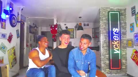 Snapshot of extrangers chatting on 02/08/25, 12:06 extrangers online show from 02/08/25, 12:06