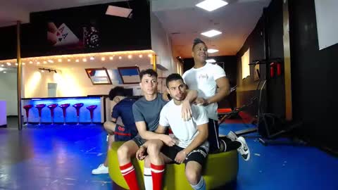 Snapshot of extrangers chatting on 02/15/25, 12:11 extrangers online show from 02/15/25, 12:11