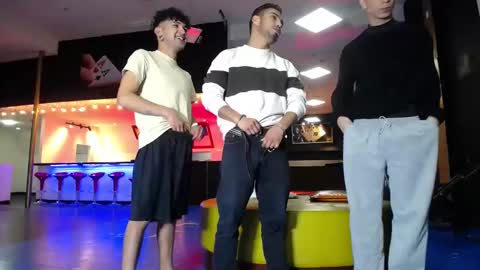 Snapshot of extrangers chatting on 02/16/25, 12:10 extrangers online show from 02/16/25, 12:10