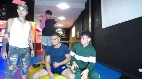 Snapshot of extrangers chatting on 02/20/25, 12:04 extrangers online show from 02/20/25, 12:04