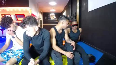 Snapshot of extrangers chatting on 02/22/25, 12:08 extrangers online show from 02/22/25, 12:08