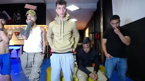 Snapshot of extrangers chatting on 03/04/25, 12:12 extrangers online show from 03/04/25, 12:12