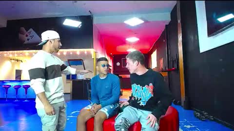 Snapshot of extrangers chatting on 09/09/25, 12:15 extrangers online show from 09/09/25, 12:15