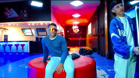 Snapshot of extrangers chatting on 09/12/25, 11:43 extrangers online show from 09/12/25, 11:43