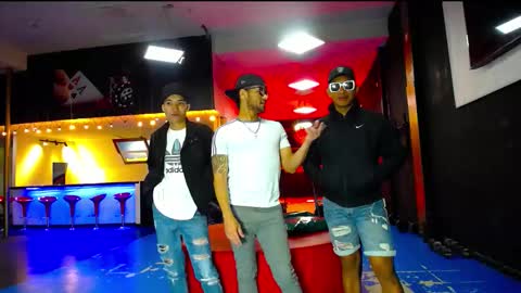 Snapshot of extrangers chatting on 09/29/25, 11:48 extrangers online show from 09/29/25, 11:48