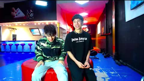 Snapshot of extrangers chatting on 10/10/25, 12:04 extrangers online show from 10/10/25, 12:04