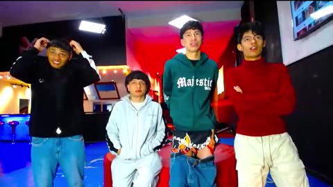 Snapshot of extrangers chatting on 10/13/25, 12:27 extrangers online show from 10/13/25, 12:27