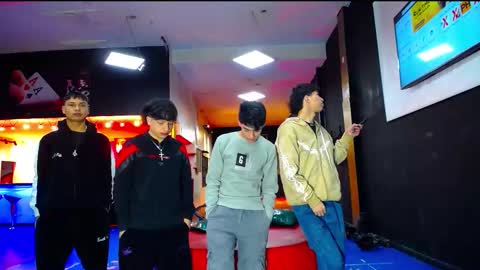 Snapshot of extrangers chatting on 10/20/25, 12:27 extrangers online show from 10/20/25, 12:27