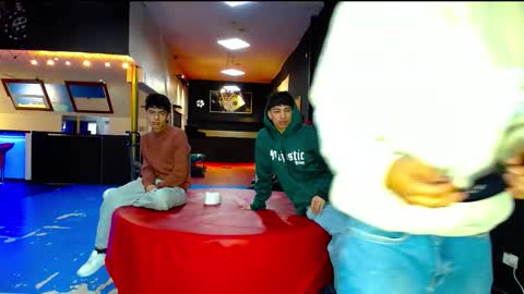 Snapshot of extrangers chatting on 10/26/25, 01:06 extrangers online show from 10/26/25, 01:06