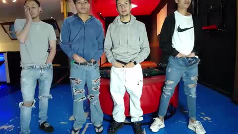 Snapshot of extrangers chatting on 11/04/25, 01:10 extrangers online show from 11/04/25, 01:10