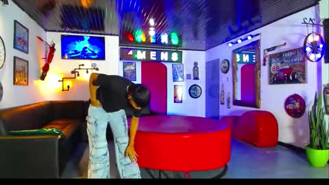 Snapshot of extrangers chatting on 11/28/25, 01:25 extrangers online show from 11/28/25, 01:25