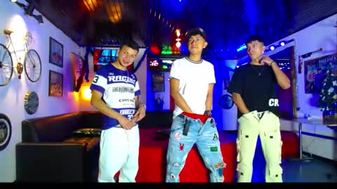 Snapshot of extrangers chatting on 12/15/25, 01:15 extrangers online show from 12/15/25, 01:15