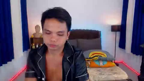Snapshot of extraservice69menx chatting on 10/18/25, 12:06 JOHNDAVE online show from 10/18/25, 12:06