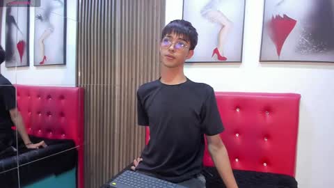 Snapshot of eyden_connor chatting on 03/27/26, 09:14 Eyden online show from 03/27/26, 09:14