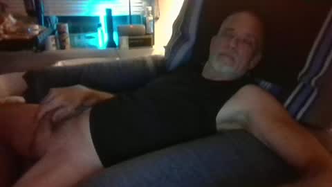 Snapshot of eyegasms2112 chatting on 06/19/26, 08:18 Edger online show from 06/19/26, 08:18