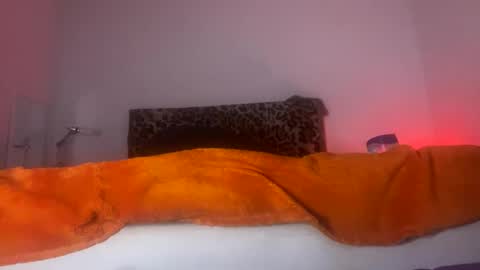 Snapshot of eyelyke2kream chatting on 12/31/24, 10:04 eyelyke2kream online show from 12/31/24, 10:04