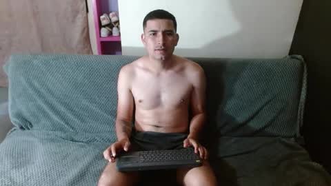 Snapshot of eyes09 chatting on 12/22/25, 12:18 eyes09 online show from 12/22/25, 12:18