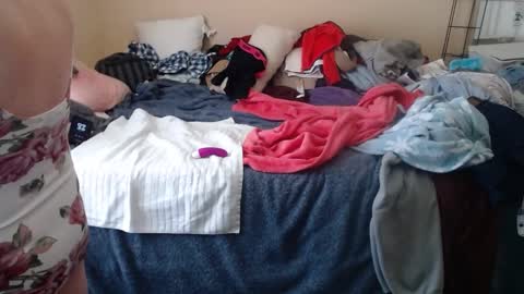 Snapshot of eyeswall0w chatting on 09/21/25, 01:35 eyeswall0w online show from 09/21/25, 01:35