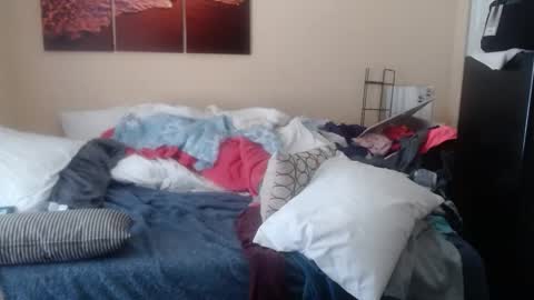 Snapshot of eyeswall0w chatting on 10/13/25, 03:23 eyeswall0w online show from 10/13/25, 03:23