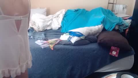 Snapshot of eyeswall0w chatting on 02/24/26, 03:32 eyeswall0w online show from 02/24/26, 03:32