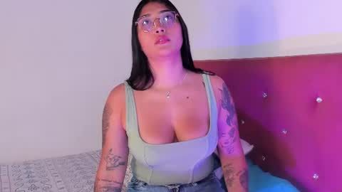 Snapshot of eymy_hadid_ chatting on 06/30/26, 06:53 Emily online show from 06/30/26, 06:53