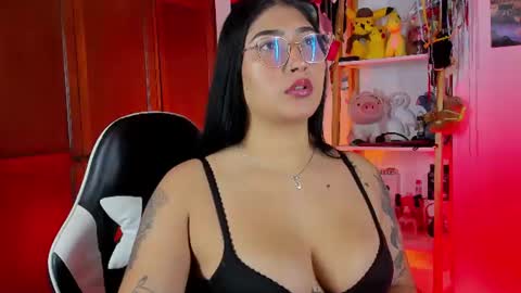 Snapshot of eymy_hadid_ chatting on 07/30/26, 05:45 Emily online show from 07/30/26, 05:45