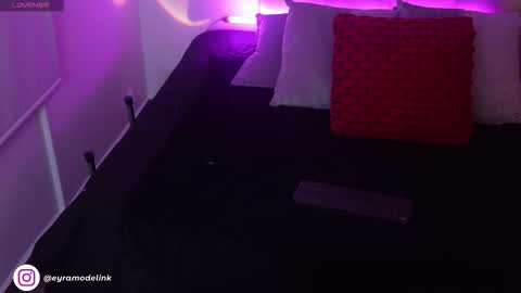 IG eyramodelink online show from 11/30/25, 10:47