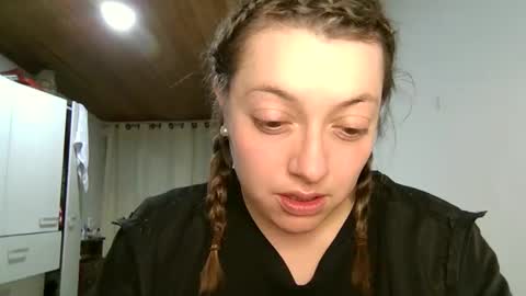 Snapshot of ezlngirl chatting on 12/13/24, 01:37 Aimee online show from 12/13/24, 01:37