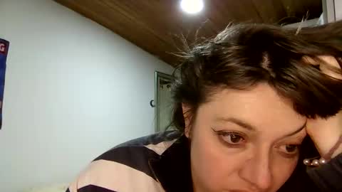 Snapshot of ezlngirl chatting on 01/05/25, 04:47 Aimee online show from 01/05/25, 04:47