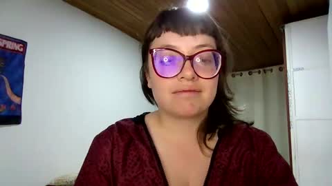 Snapshot of ezlngirl chatting on 01/09/25, 02:11 Aimee online show from 01/09/25, 02:11