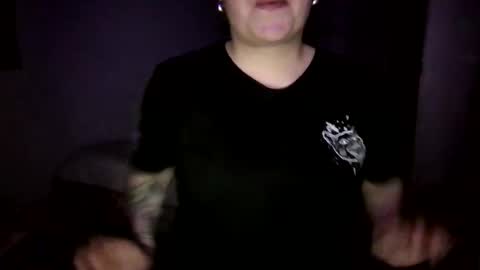 Snapshot of ezlngirl chatting on 01/13/25, 01:56 Aimee online show from 01/13/25, 01:56