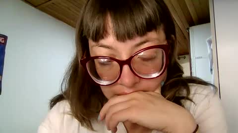 Snapshot of ezlngirl chatting on 01/17/25, 01:03 Aimee online show from 01/17/25, 01:03