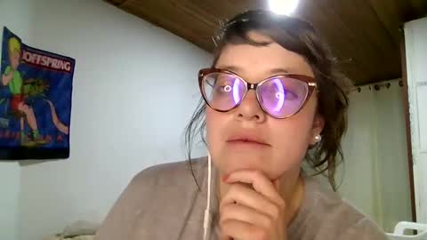 Snapshot of ezlngirl chatting on 02/18/25, 01:54 Aimee online show from 02/18/25, 01:54