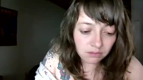 Snapshot of ezlngirl chatting on 02/19/25, 02:44 Aimee online show from 02/19/25, 02:44