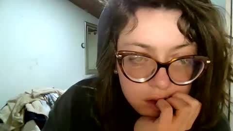 Snapshot of ezlngirl chatting on 02/21/25, 04:07 Aimee online show from 02/21/25, 04:07