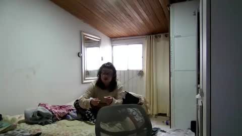 Snapshot of ezlngirl chatting on 03/07/25, 06:54 Aimee online show from 03/07/25, 06:54