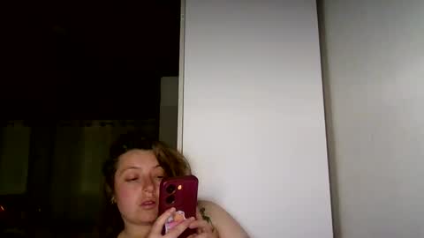 Snapshot of ezlngirl chatting on 11/28/25, 02:25 Aimee online show from 11/28/25, 02:25