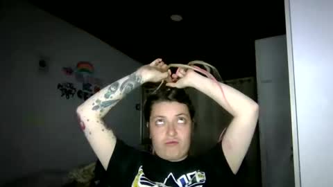 Snapshot of ezlngirl chatting on 01/16/26, 02:15 Aimee online show from 01/16/26, 02:15