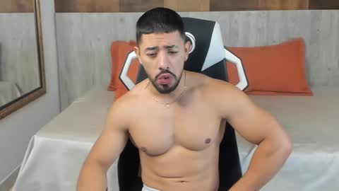 Ezzio Scolaro online show from 09/18/25, 03:47