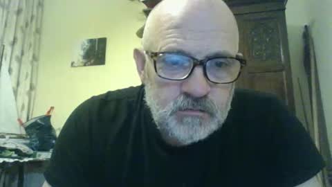 Snapshot of f1zzeek chatting on 04/04/26, 10:40 f1zzeek online show from 04/04/26, 10:40