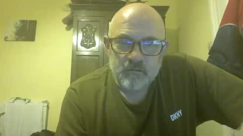 Snapshot of f1zzeek chatting on 04/20/26, 08:32 f1zzeek online show from 04/20/26, 08:32