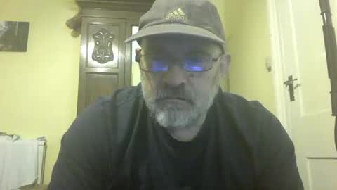 Snapshot of f1zzeek chatting on 04/25/26, 10:29 f1zzeek online show from 04/25/26, 10:29