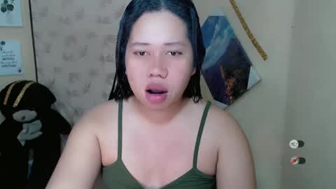 Snapshot of f3ckdollucy chatting on 03/12/25, 09:02 yanna online show from 03/12/25, 09:02