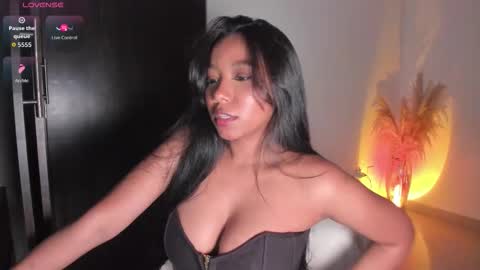 Snapshot of fabianna_laraa chatting on 02/01/26, 10:14 Thianna online show from 02/01/26, 10:14