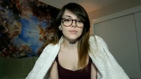 Snapshot of faerienugs chatting on 02/06/25, 04:21 Faerie 3 online show from 02/06/25, 04:21