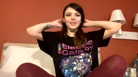 Snapshot of faerienugs chatting on 03/05/25, 01:42 Faerie 3 online show from 03/05/25, 01:42