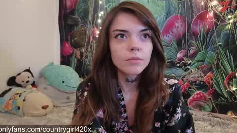 Snapshot of faerienugs chatting on 11/26/25, 02:01 Faerie 3 online show from 11/26/25, 02:01