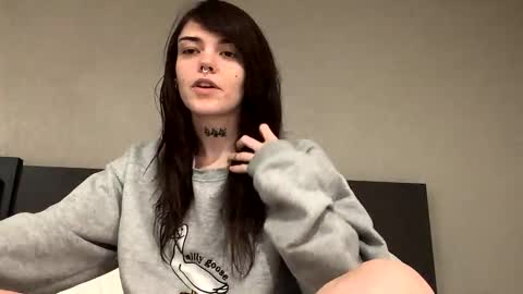 Snapshot of faerienugs chatting on 12/05/25, 12:52 Faerie 3 online show from 12/05/25, 12:52